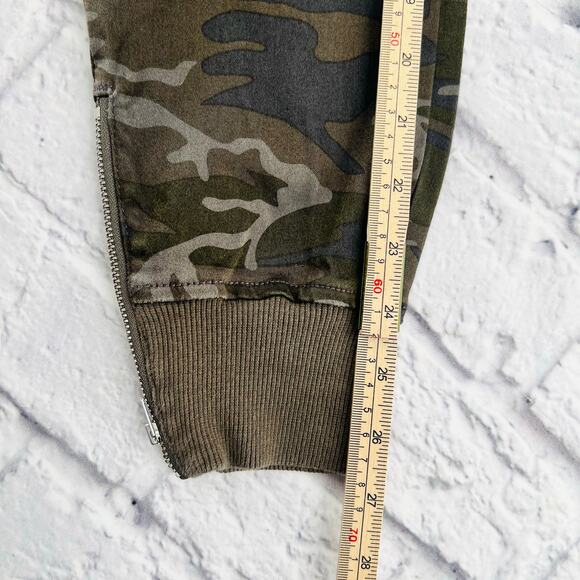 LEVEL 99 Women's Desert Cargo Camo Jogger Pants Size 25 Grey Mid Rise Stretch - Picture 11 of 12